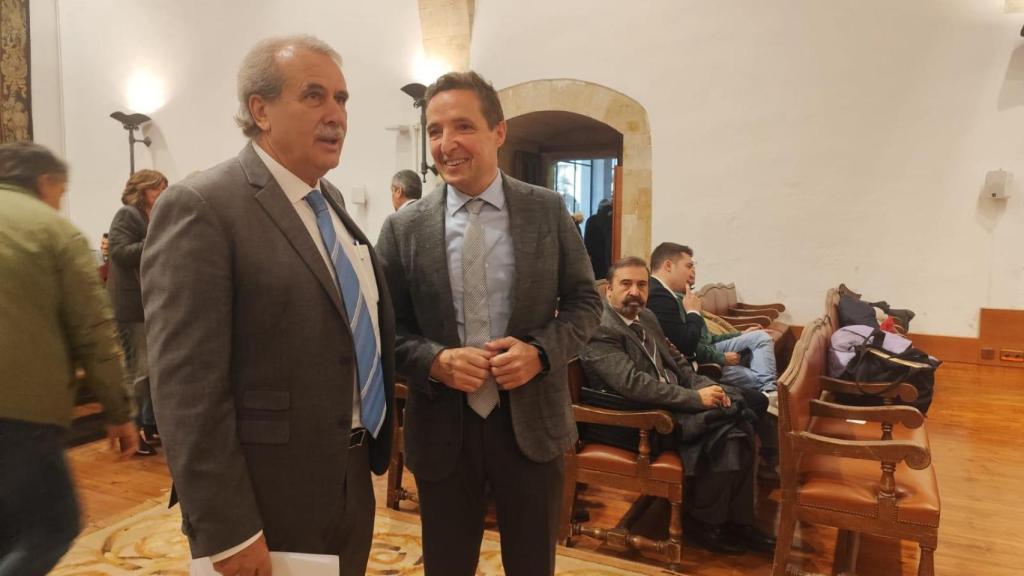 El presidente del Consejo Consultivo, Agustín Sánchez de Vega, y el rector de la USAL, Juan Manuel Corchado