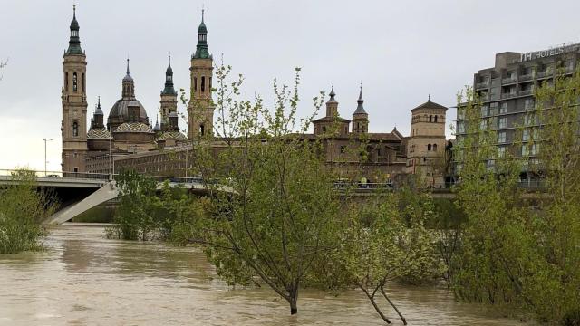 El Ebro, durante la riada de 2018.