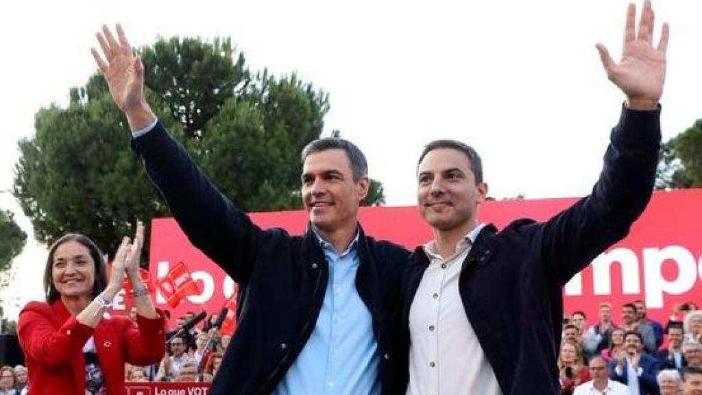 Pedro Sánchez y Juan Lobato, durante un mitin en 2023 en Madrid.