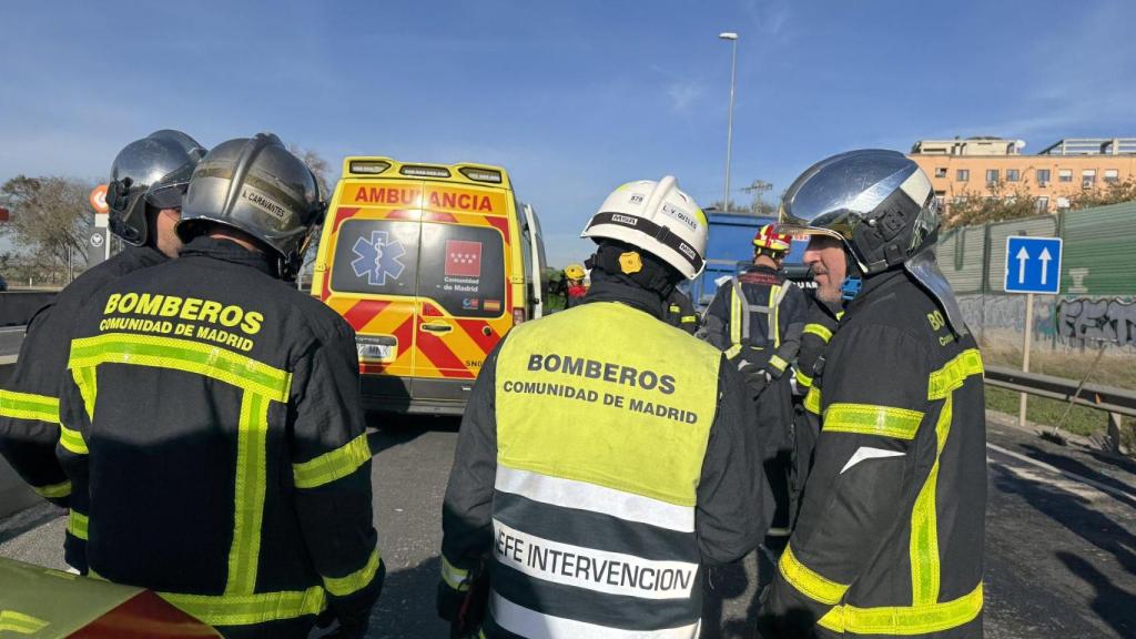 Los bomberos de Madrid en la M-506.