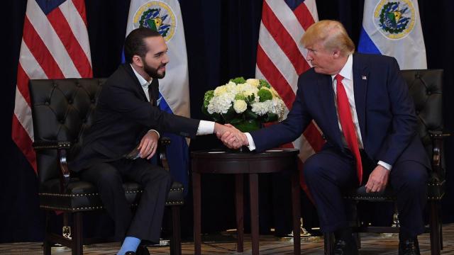 El presidente de El Salvador, Nayib Bukele, con el presidente electo de EEUU, Donald Trump, en 2019.