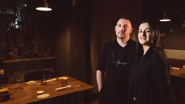 Marco Iniesta y María Egea, posan en el restaurante Frases, ganador de una estrella Michelin en 2024.