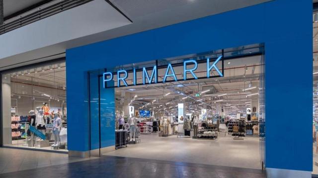 Fachada principal de una tienda Primark.