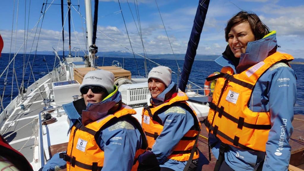 Expedicionarias en el barco.