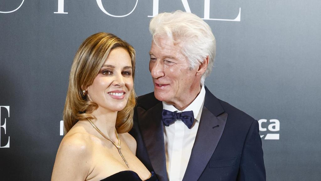 Richard Gere y Alejandra Silva, posando este pasado miércoles, en Madrid.