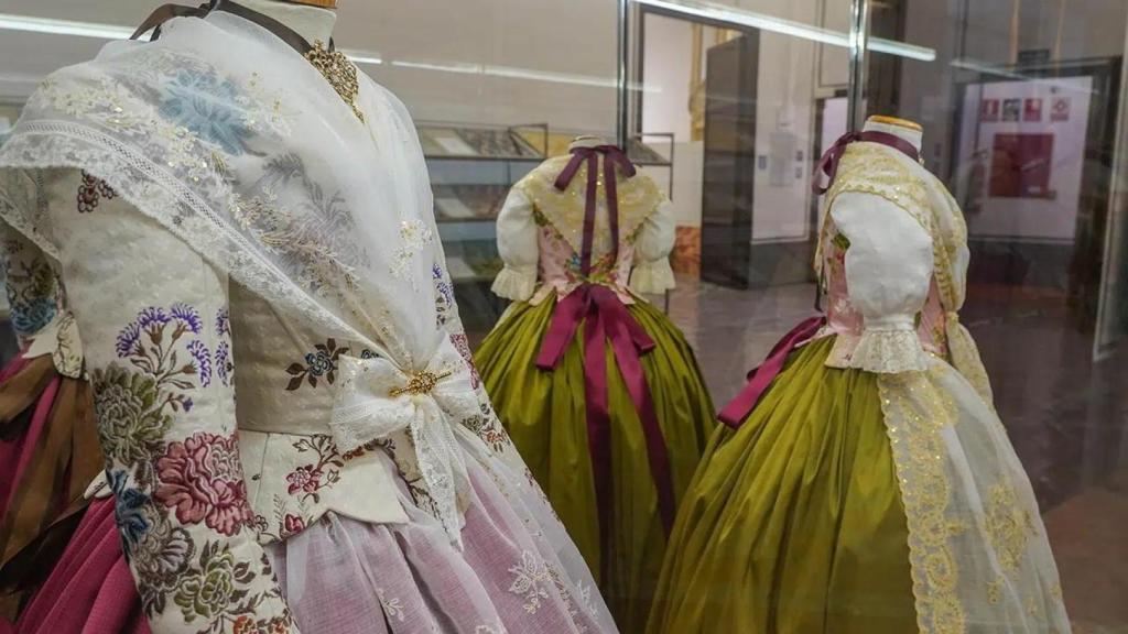 Trajes tradicionales valencianos.