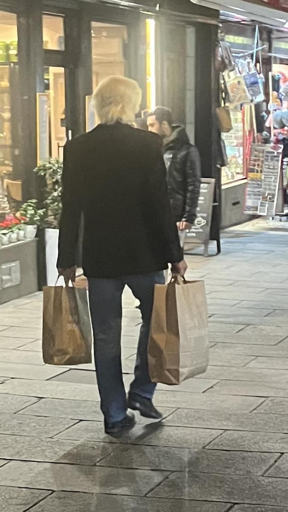 Edmundo Bigote Arrocet paseando por las calles de Madrid, el pasado 27 de noviembre.