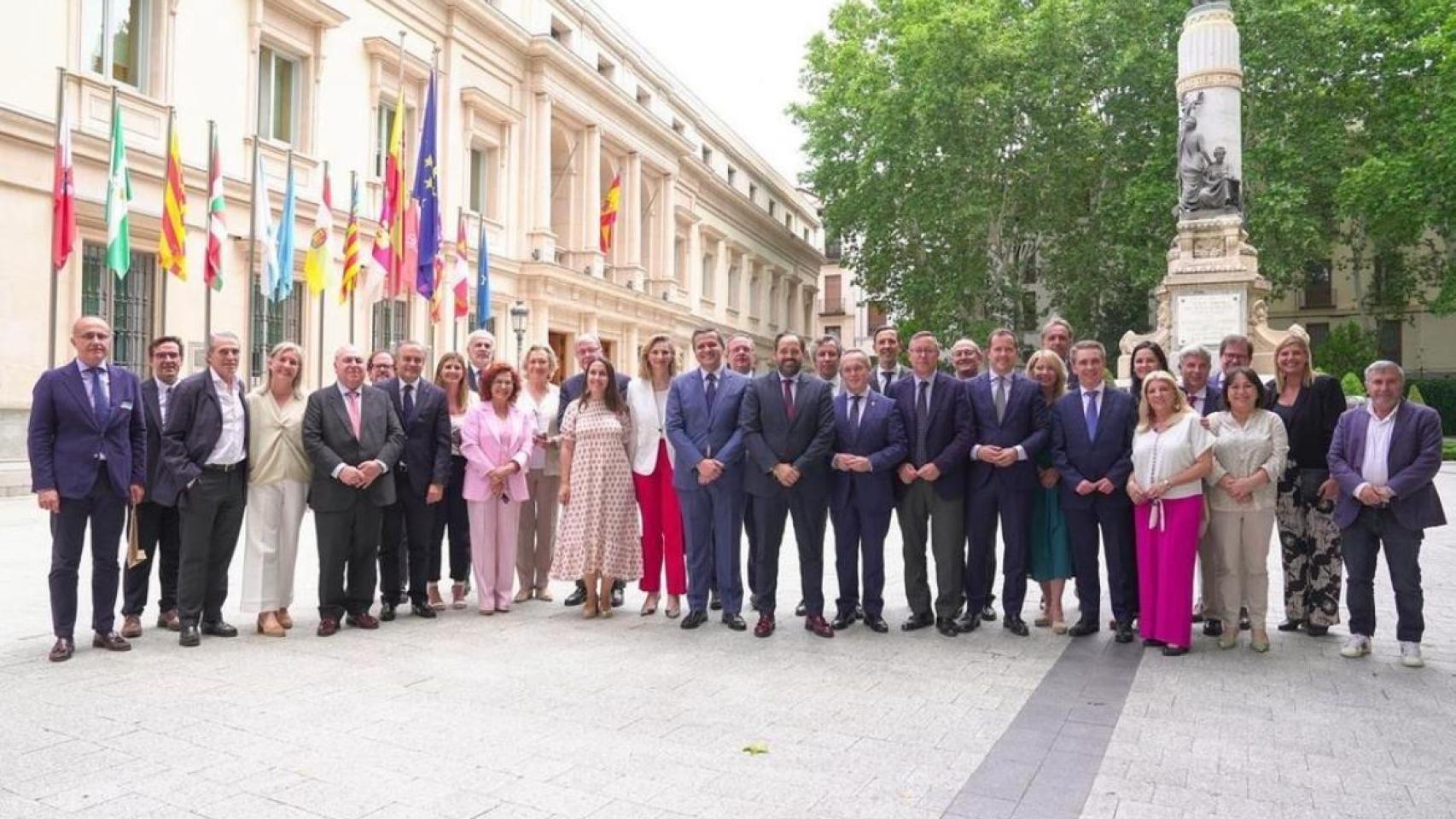 Senadores del PP junto al presidente de los 'populares' en Castilla-La Mancha, Paco Núñez.