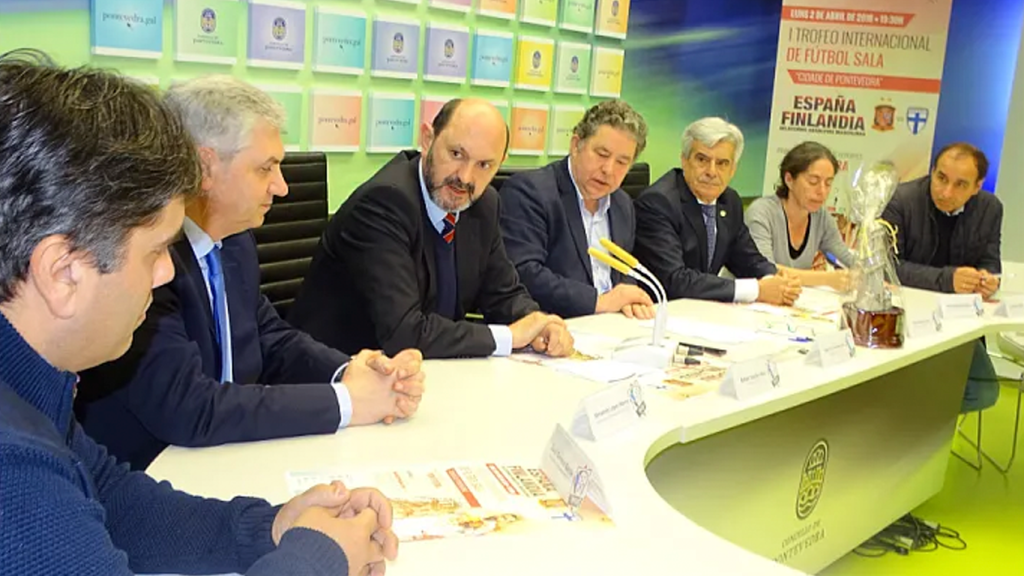 Rafael Louzán, en un acto de la Federación Gallega de fútbol con Pedro Rocha