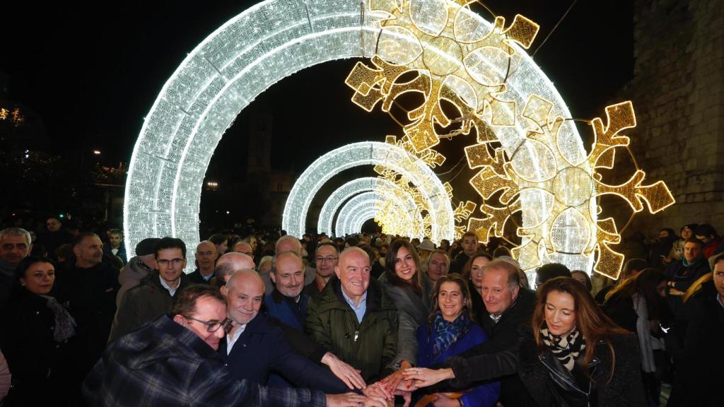 Momento de la inauguración del estreno del iluminado