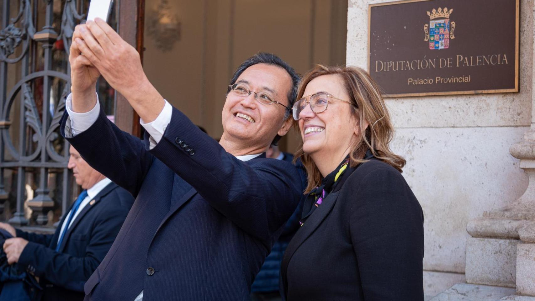 La presidenta de la Diputación, Ángeles Armisén, recibe en el Palacio Provincial al embajador de Japón en España con motivo de la inauguración de la nueva planta de Yazaki Corporation en Villamuriel de Cerrato