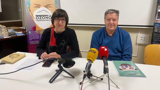 Carmen Duce, coordinadora estatal de Ecologistas en Acción, y Javier Gutiérrez, presidente de Ecologistas en Acción de Valladolid, informando sobre la sentencia