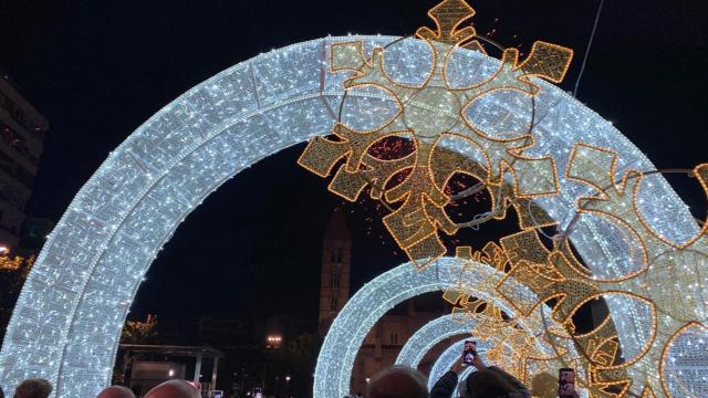 Valladolid da la bienvenida a la Navidad con el himno de Valencia: así ha sido el emotivo encendido de luces