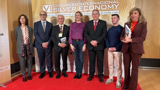 La vicepresidenta de la Junta de Castilla y León, Isabel Blanco, el presidente de la Diputación de Zamora, Javier Faúndez y el delegado territorial. Fernando Prada, junto a otras autoridades en la inauguración del Congreso Silver Economy