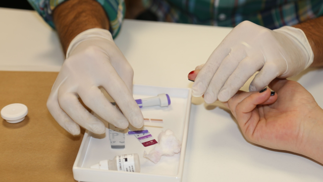 Test rápido para el HIV. Colegio de Farmacéuticos de Guipúzcoa.