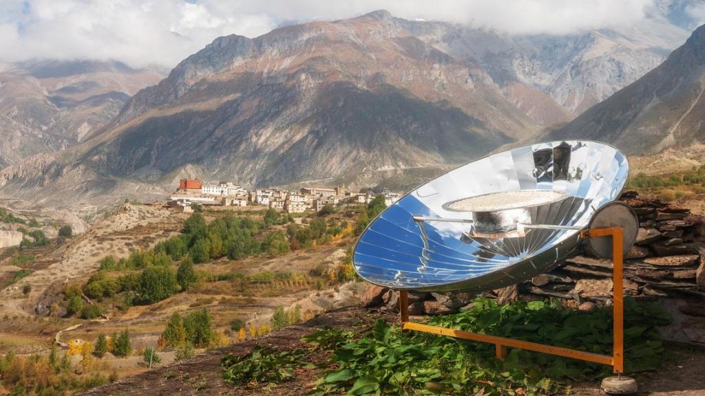 Un sistema de cocina parabólica que funciona con energía solar.