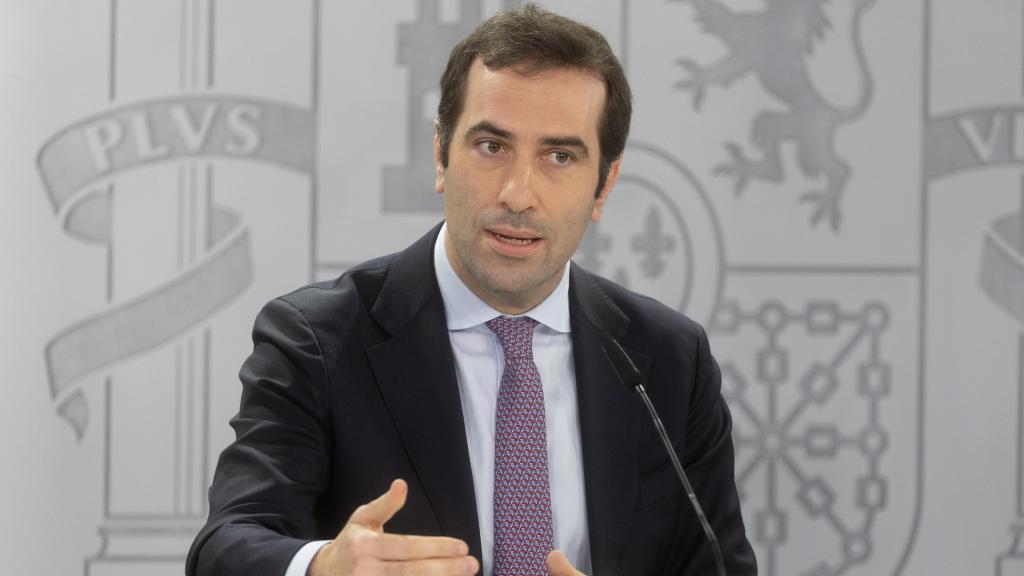 El ministro de Economía, Comercio y Empresa, Carlos Cuerpo, interviene durante una rueda de prensa tras la reunión del Consejo de Ministros en el Palacio de La Moncloa, a 28 de noviembre de 2024, en Madrid (España).