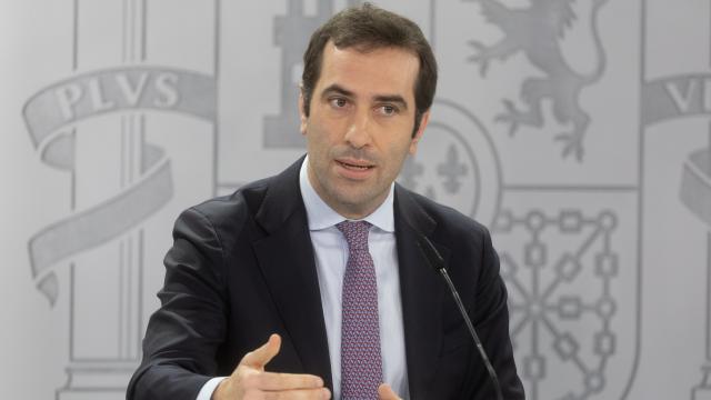 El ministro de Economía, Comercio y Empresa, Carlos Cuerpo, interviene durante una rueda de prensa tras la reunión del Consejo de Ministros en el Palacio de La Moncloa, a 28 de noviembre de 2024, en Madrid (España).