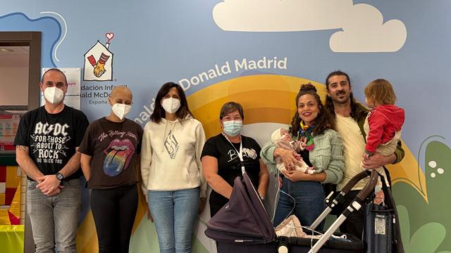 Tres familias que viven en la casa Ronald McDonalds de Madrid.