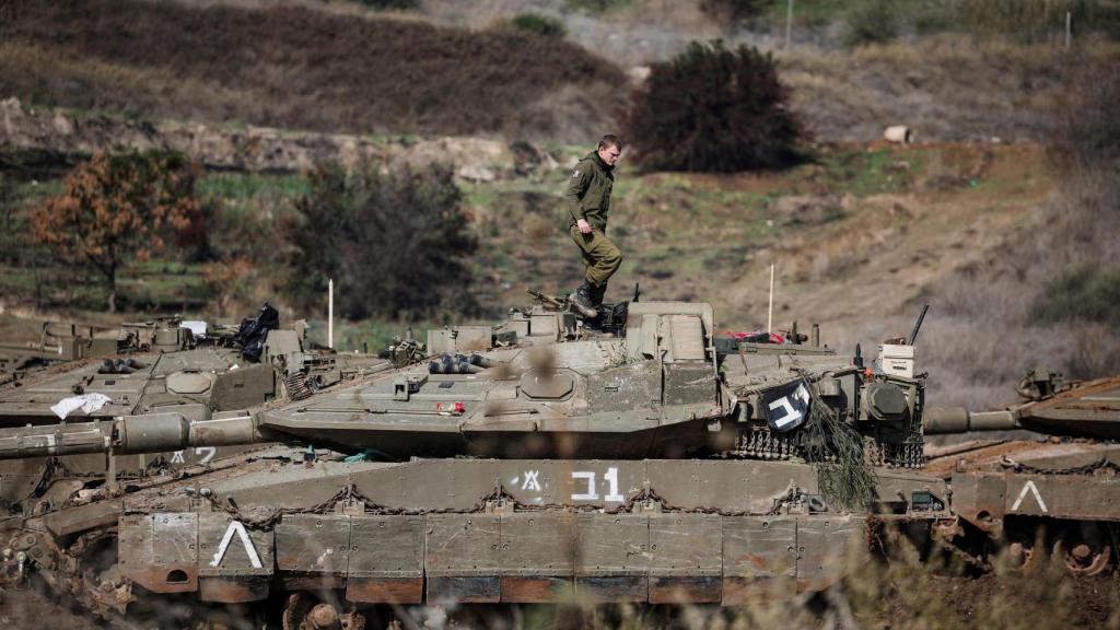 Un soldado israelí en el sur de Líbano este jueves.