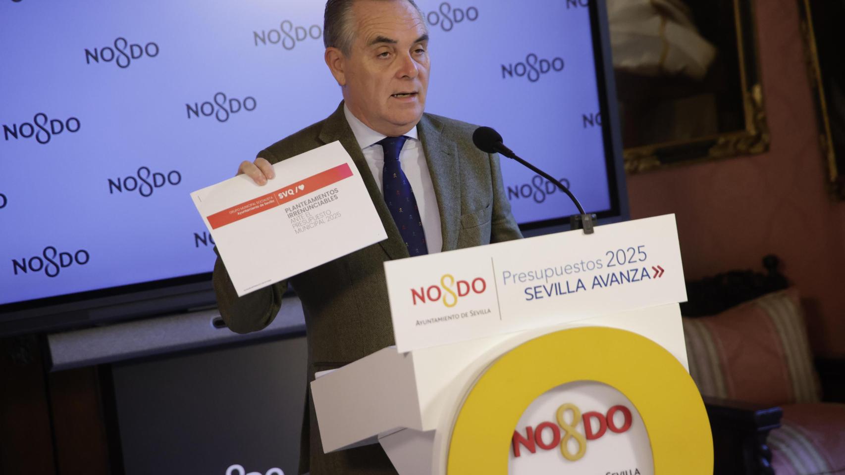 El portavoz del Gobierno local, Juan Bueno, en el Ayuntamiento de Sevilla.