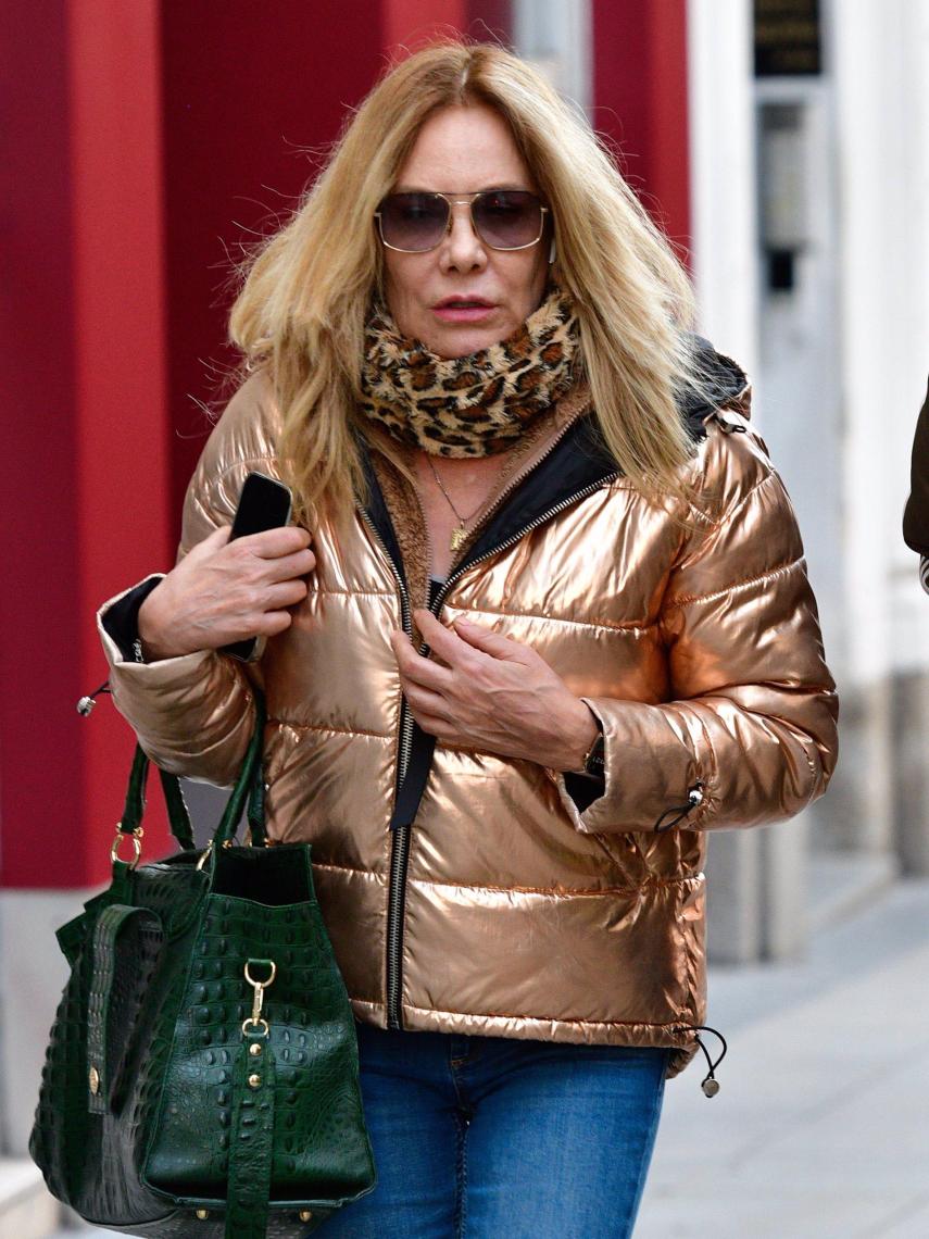 Belén Rodríguez paseando por las calles de Madrid