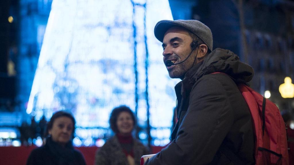 Borja Concheiro durante un free tour de la Navidad de Vigo.