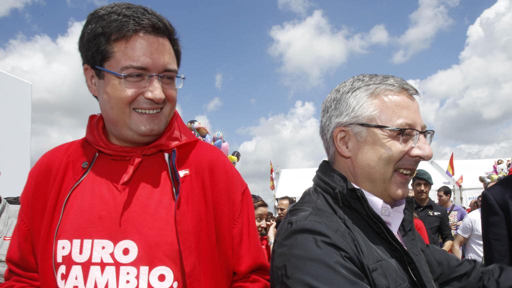 Óscar López junto a Pepe Blanco en su campaña por el cambio de 2011.