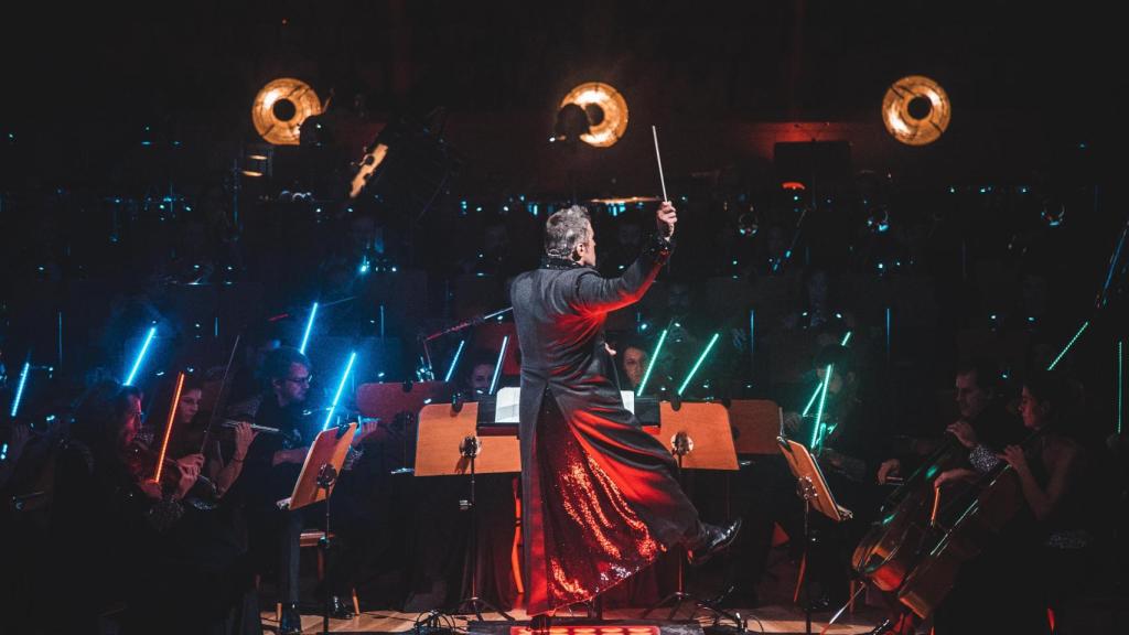 El director de la Film Symphony Orchestra, Constantino Martínez-Orts, durante una actuación.