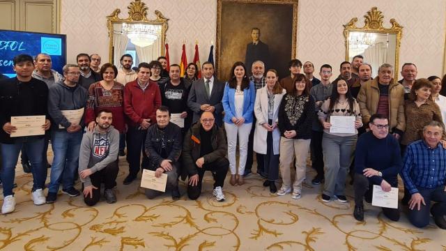 El Ayuntamiento entrega diplomas a 32 alumnos y 9 monitores de los programas mixtos de formación y empleo ‘Tomás Bretón’ y ‘Prado Panaderos’