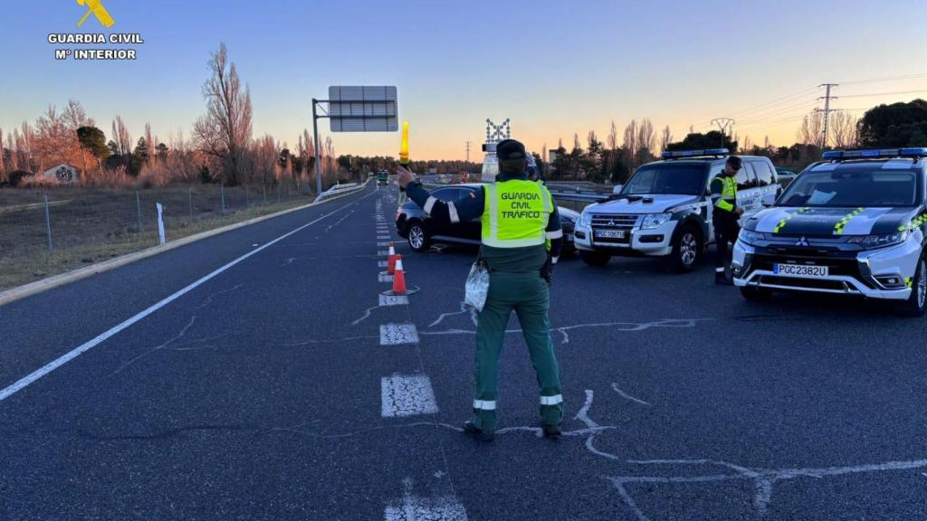 La Guardia Civil de Segovia consigue detener al conductor de un tráiler que quintuplicaba la tasa de alcohol permitida