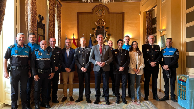 Agentes de la Policía Local en el Ayuntamiento de Segovia