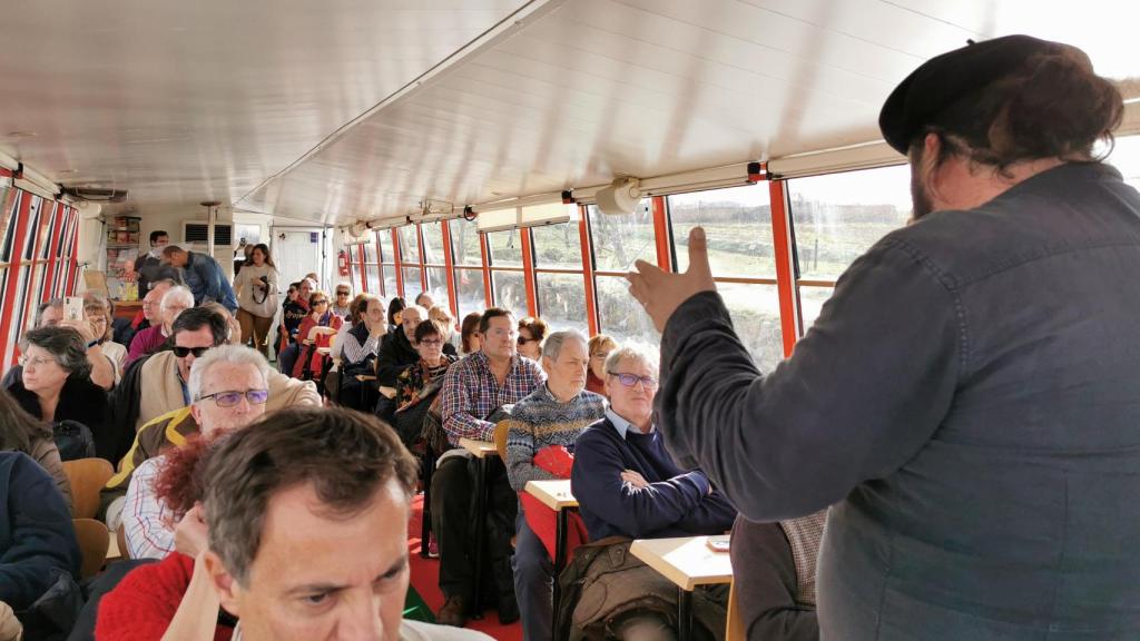 El paseo en el barco por el Canal de Castilla