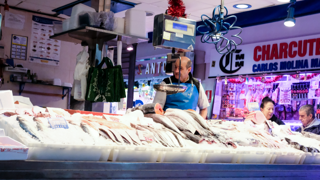 Pescadería de un mercado en España. EP.