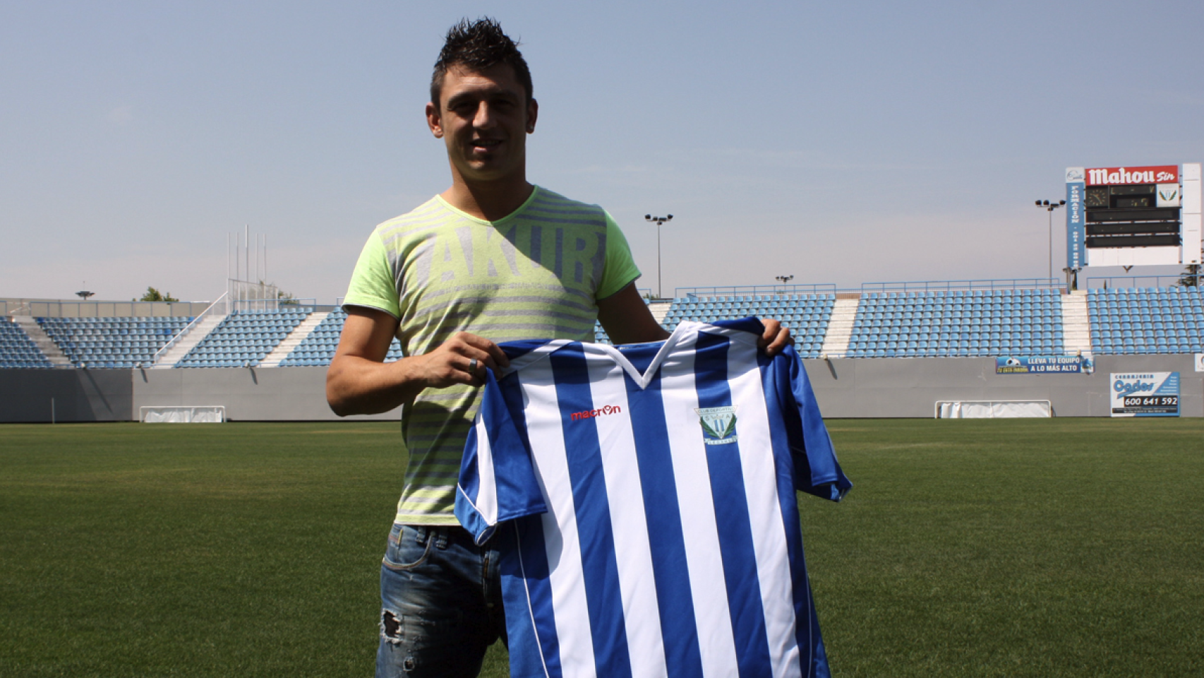 Jonatan Valle, en su presentación como futbolista del Leganés en 2009