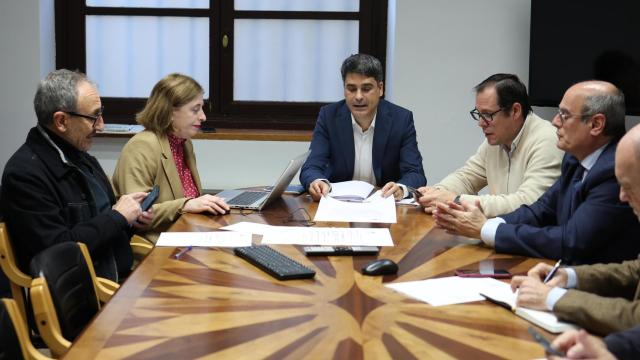 Juan José Alcalde, presidió la Comisión de Hacienda en la que se aprobó el calendario de comparencencias de los concejales de Gobierno para explicar los presupuestos de sus áreas.