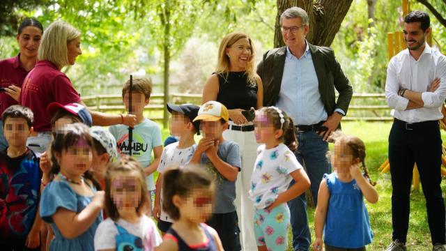 Ana Alós, vicesecretaria de Conciliación e Igualdad, con Alberto Núñez Feijóo, presidente del PP, en uno de los actos de presentación de la Ley de Conciliación.