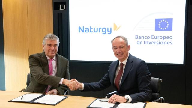 Francisco Reynés, presidente ejecutivo de Naturgy, y Jean-Christophe Laloux, director general del BEI y jefe de Financiación y Asesoramiento para la UE.