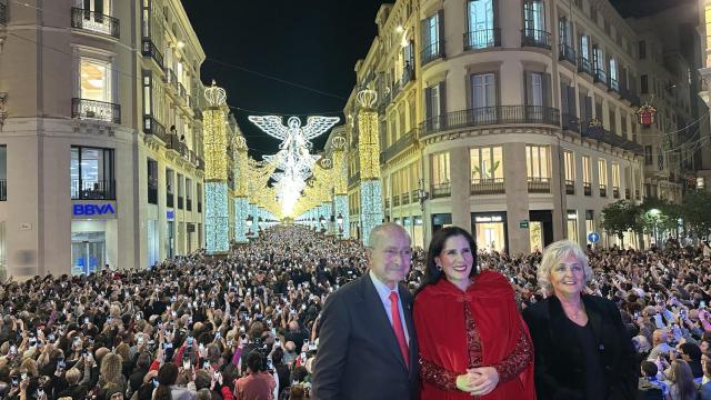 De la Torre, Navarro y Porras, durante la inauguración del alumbrado.