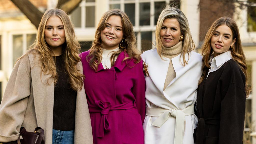 La Reina y sus tres hijas.