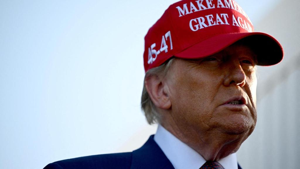 Trump observa el lanzamiento del sexto vuelo de prueba del cohete Starship de SpaceX en Texas.