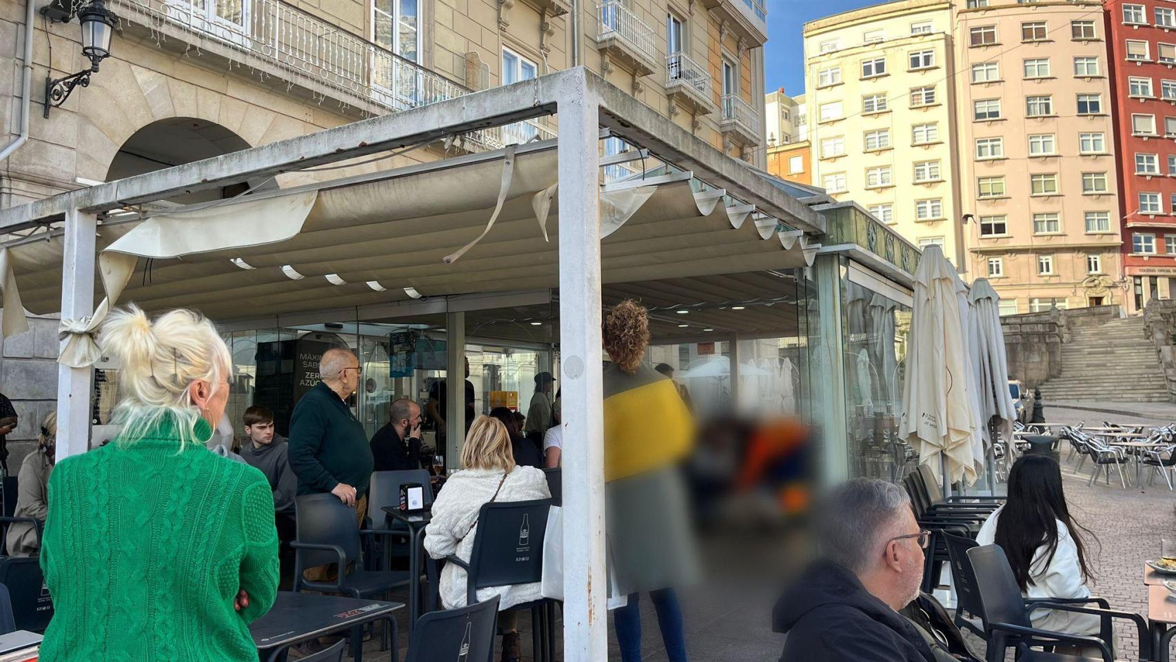 Imagen del momento del suceso en la céntrica plaza de A Coruña