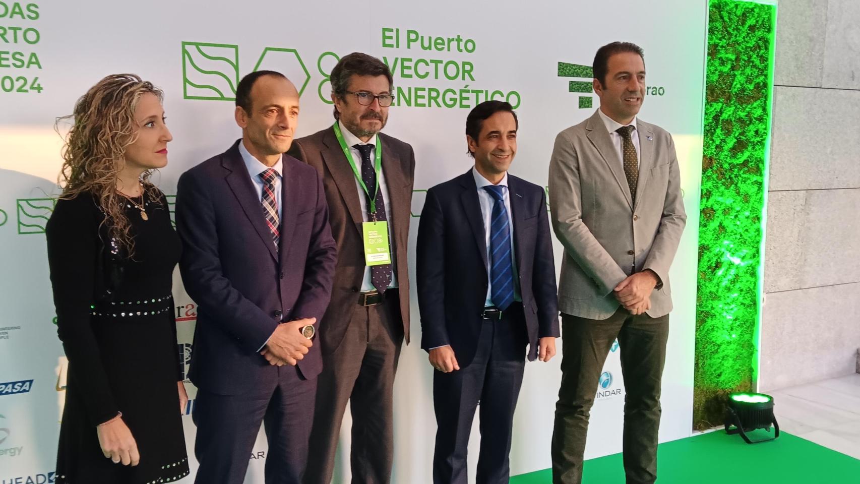 Autoridades, con el presidente del Puerto de Ferrol y el alcalde y el conselleiro de Mar, en las Jornadas Puerto-Empresa en el CIS de A Cabana en Ferrol.