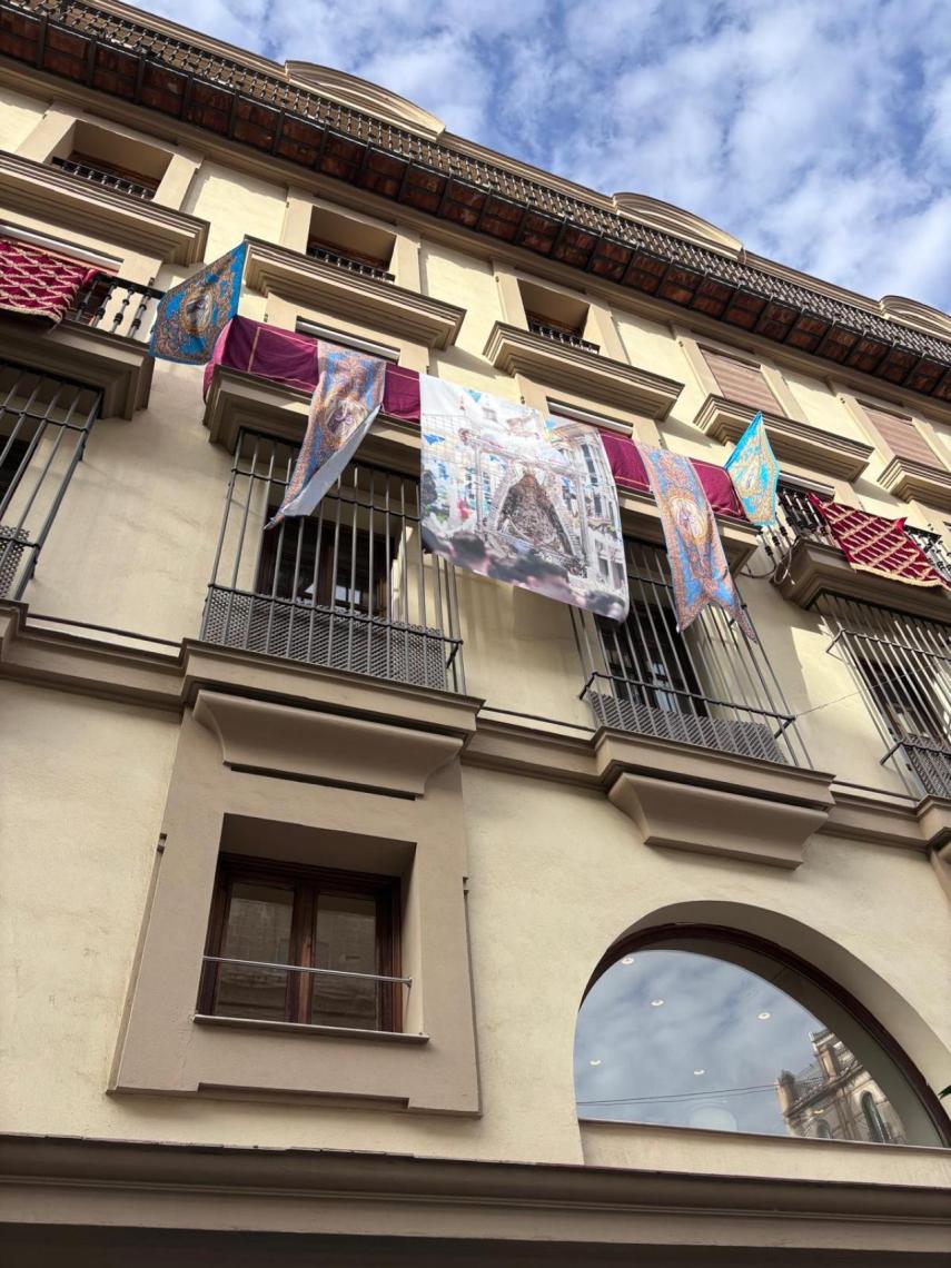 La imagen de la Virgen de los Reyes, en la Avenida de la Constitución.