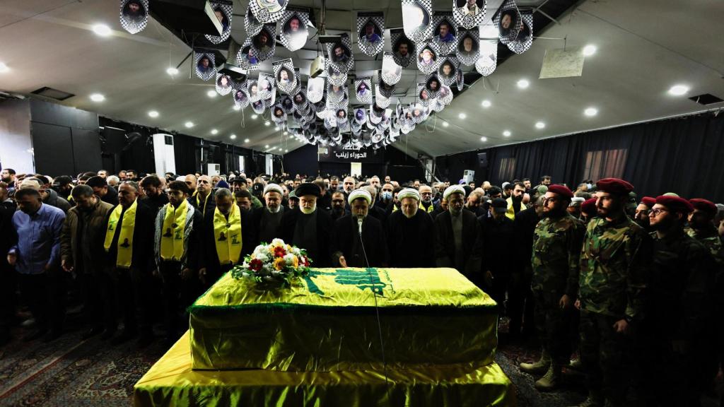 Funeral del comandante de Hezbolá Al-Hajj Mustafa Abdel Latif al-Zein, después de que entrara en vigor un acuerdo de alto el fuego entre Hezbolá e Israel.