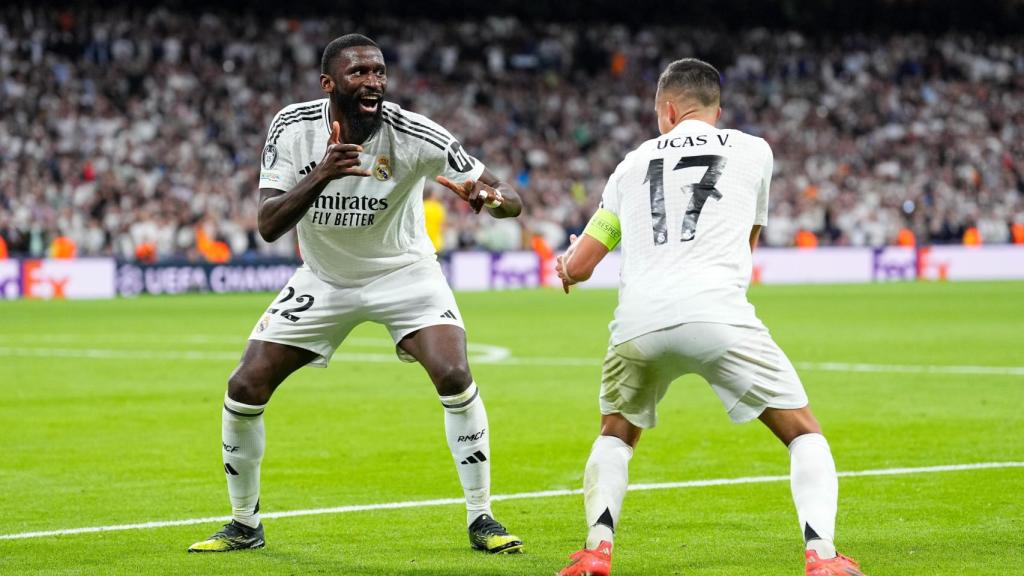 Rüdiger y Lucas Vázquez celebran un gol con el Real Madrid