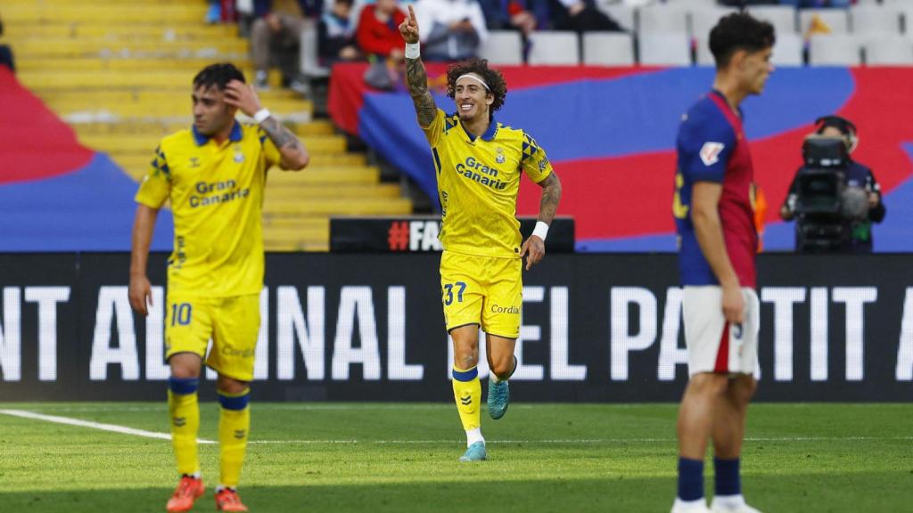 Fabio Silva celebra su gol contra el Barça