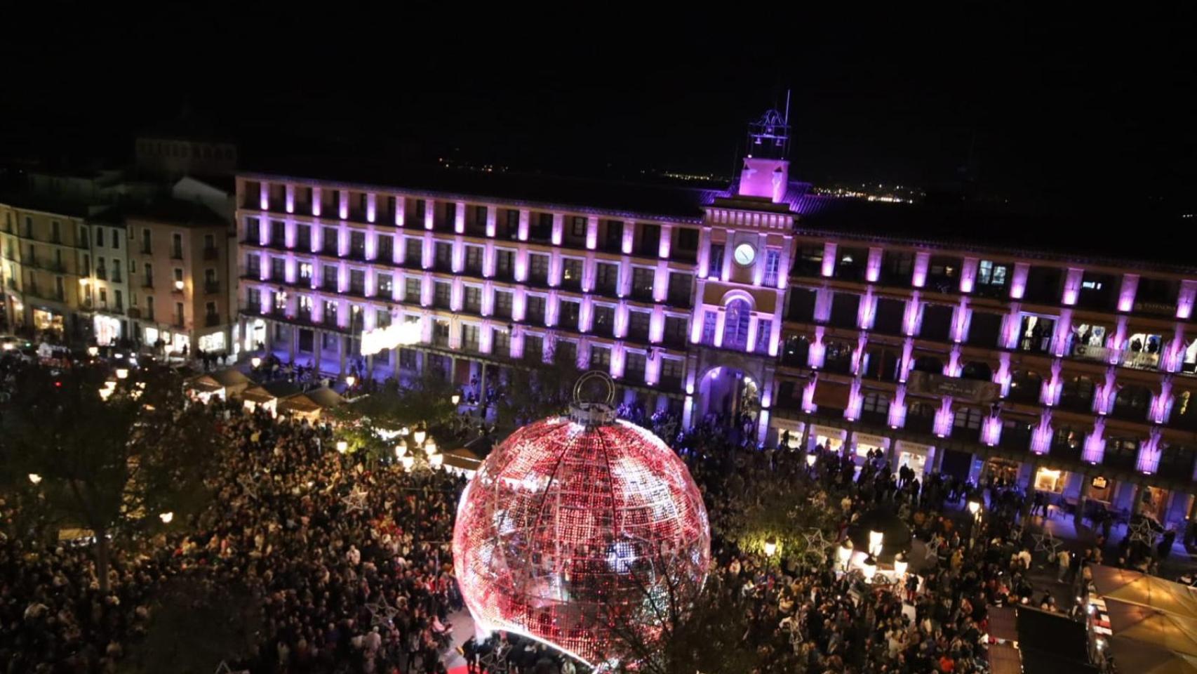 El encendido de las luces de Navidad en Toledo desde el objetivo de Venancio Martín