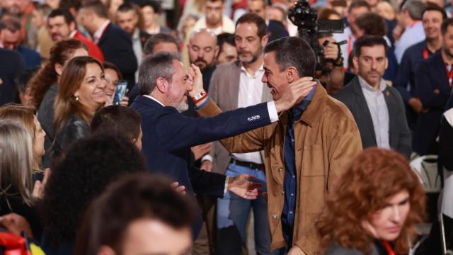 Espadas y Sánchez, este sábado en el Congreso Federal del PSOE en Sevilla.