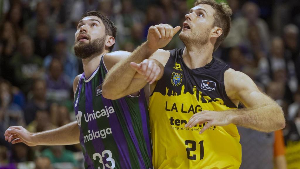 Un momento del partido entre el Unicaja y La Laguna Tenerife.